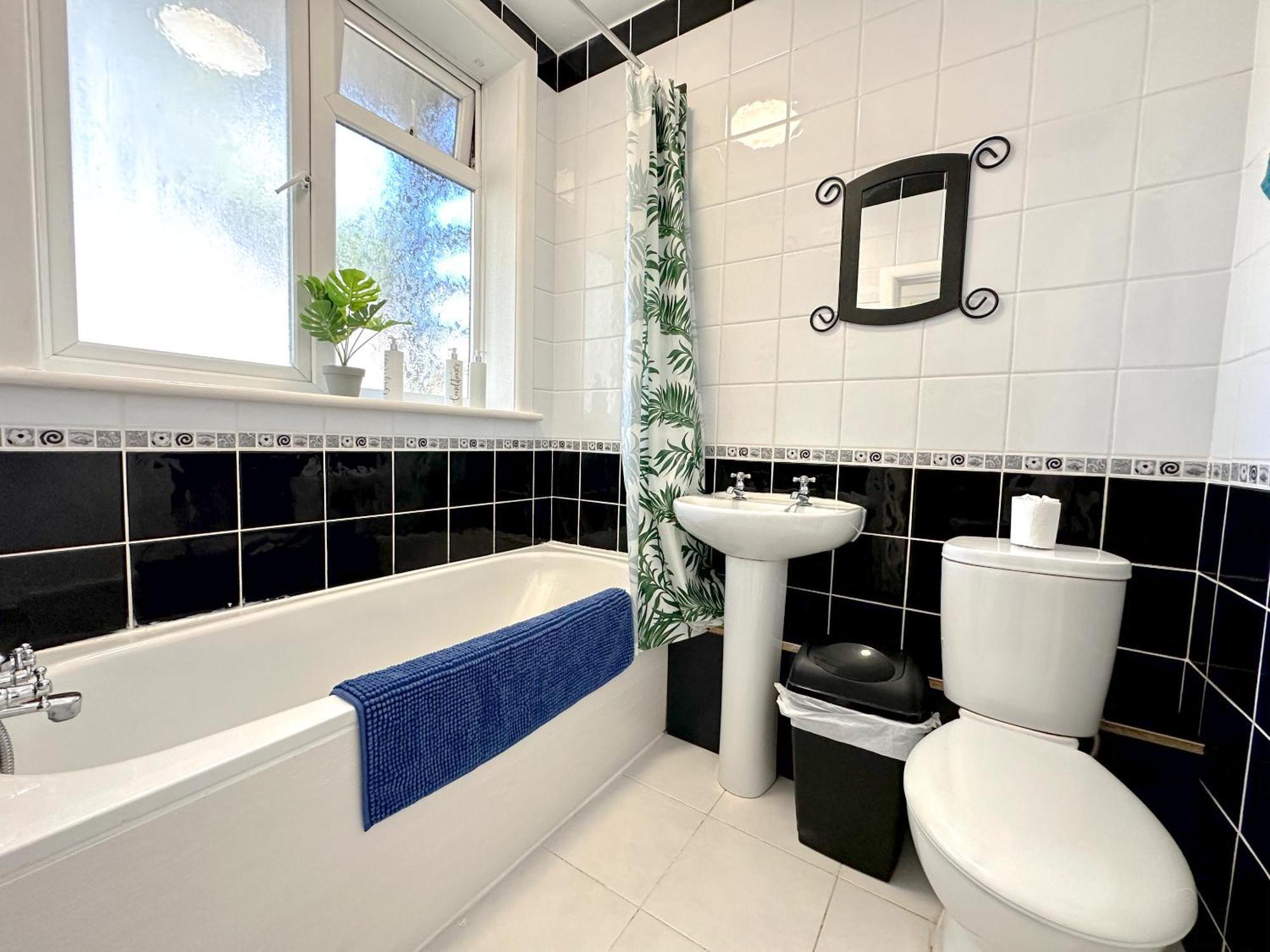 Bournemouth 3 Bedroom - Parking Bagian luar foto